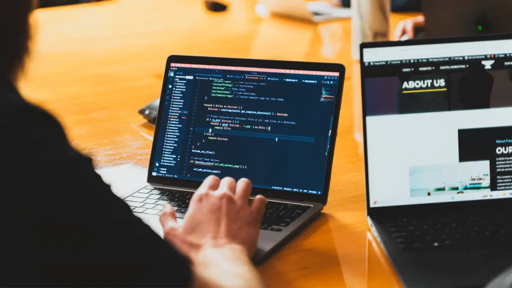 Website designer creating an ADA compliant website